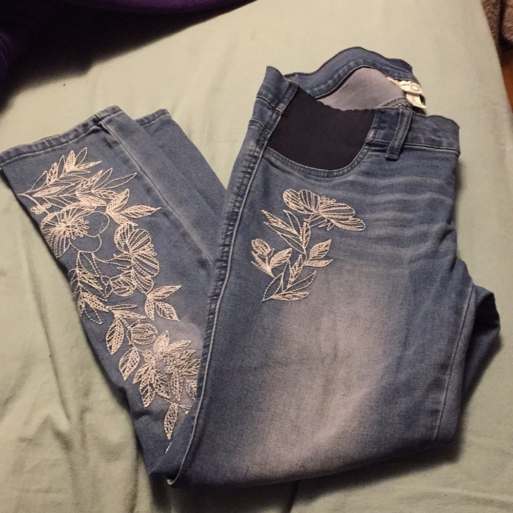 Jessica Simpson maternity jeans